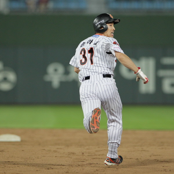 손아섭선수의 동점 적시타